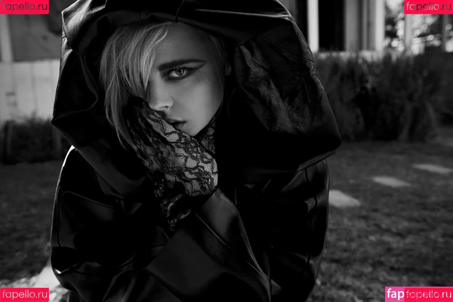 Chloë Grace Moretz / chloegmoretz / https: Onlyfans Photo Gallery 
