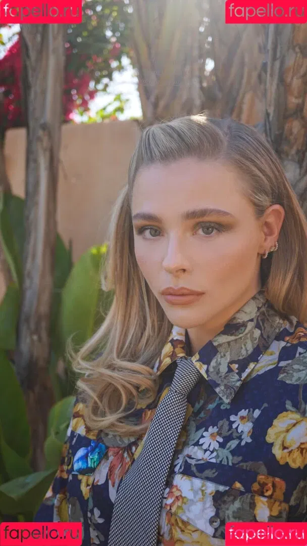 Chloë Grace Moretz / chloegmoretz / https: Onlyfans Photo Gallery 