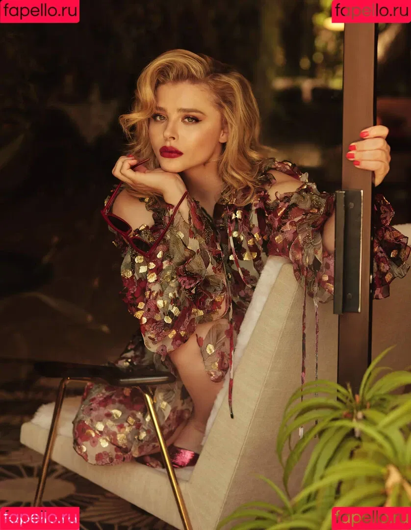 Chloë Grace Moretz / chloegmoretz / https: Onlyfans Photo Gallery 