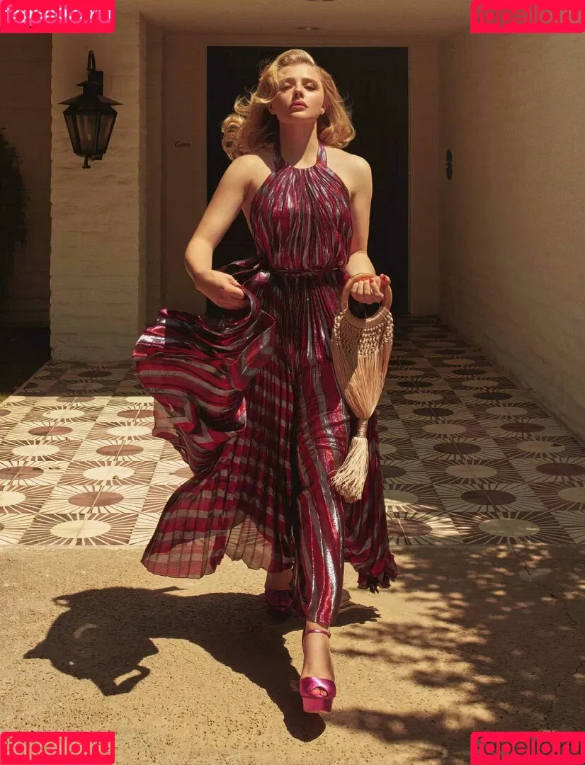 Chloë Grace Moretz / chloegmoretz / https: Onlyfans Photo Gallery 