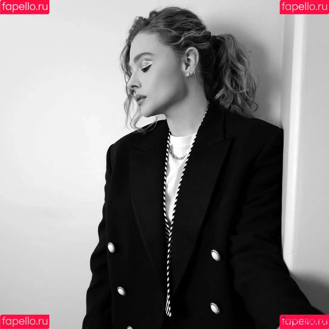Chloë Grace Moretz / chloegmoretz / https: Onlyfans Photo Gallery 