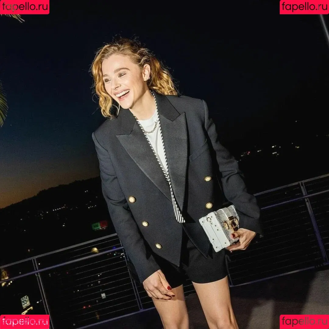Chloë Grace Moretz / chloegmoretz / https: Onlyfans Photo Gallery 