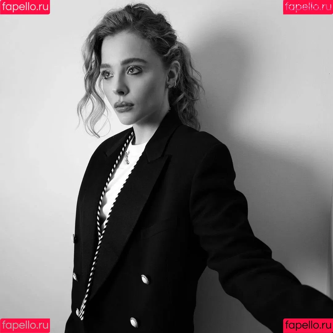 Chloë Grace Moretz / chloegmoretz / https: Onlyfans Photo Gallery 