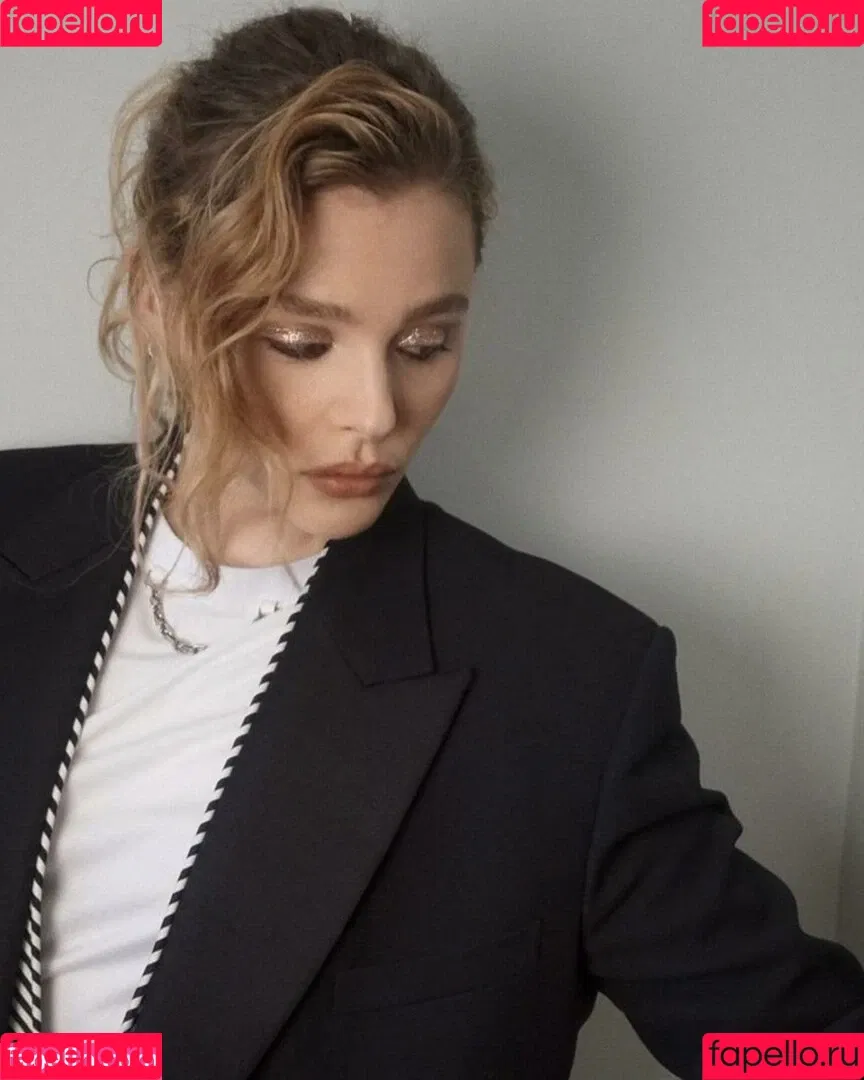 Chloë Grace Moretz / chloegmoretz / https: Onlyfans Photo Gallery 