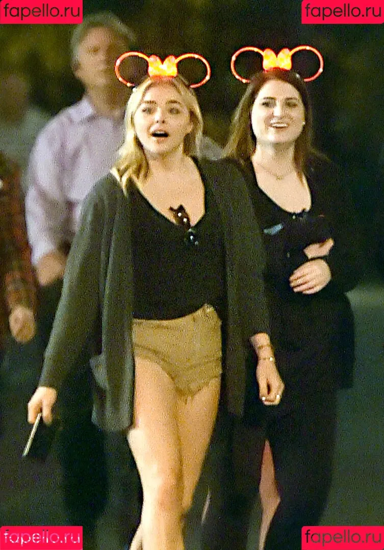 Chloë Grace Moretz / chloegmoretz / https: Onlyfans Photo Gallery 