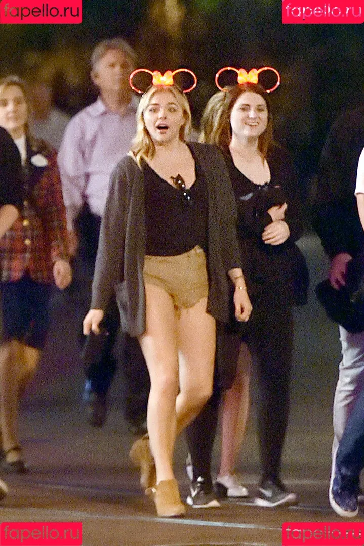 Chloë Grace Moretz / chloegmoretz / https: Onlyfans Photo Gallery 