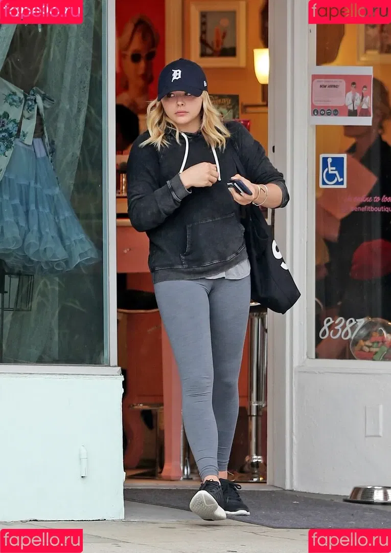 Chloë Grace Moretz / chloegmoretz / https: Onlyfans Photo Gallery 