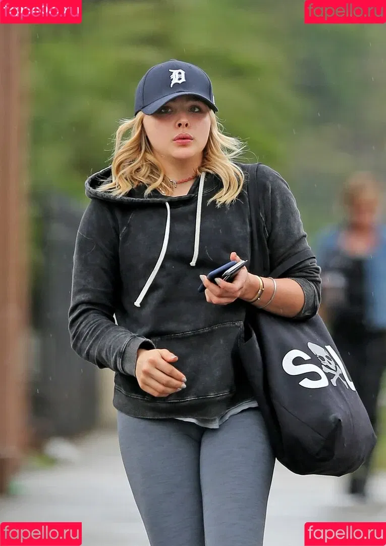 Chloë Grace Moretz / chloegmoretz / https: Onlyfans Photo Gallery 