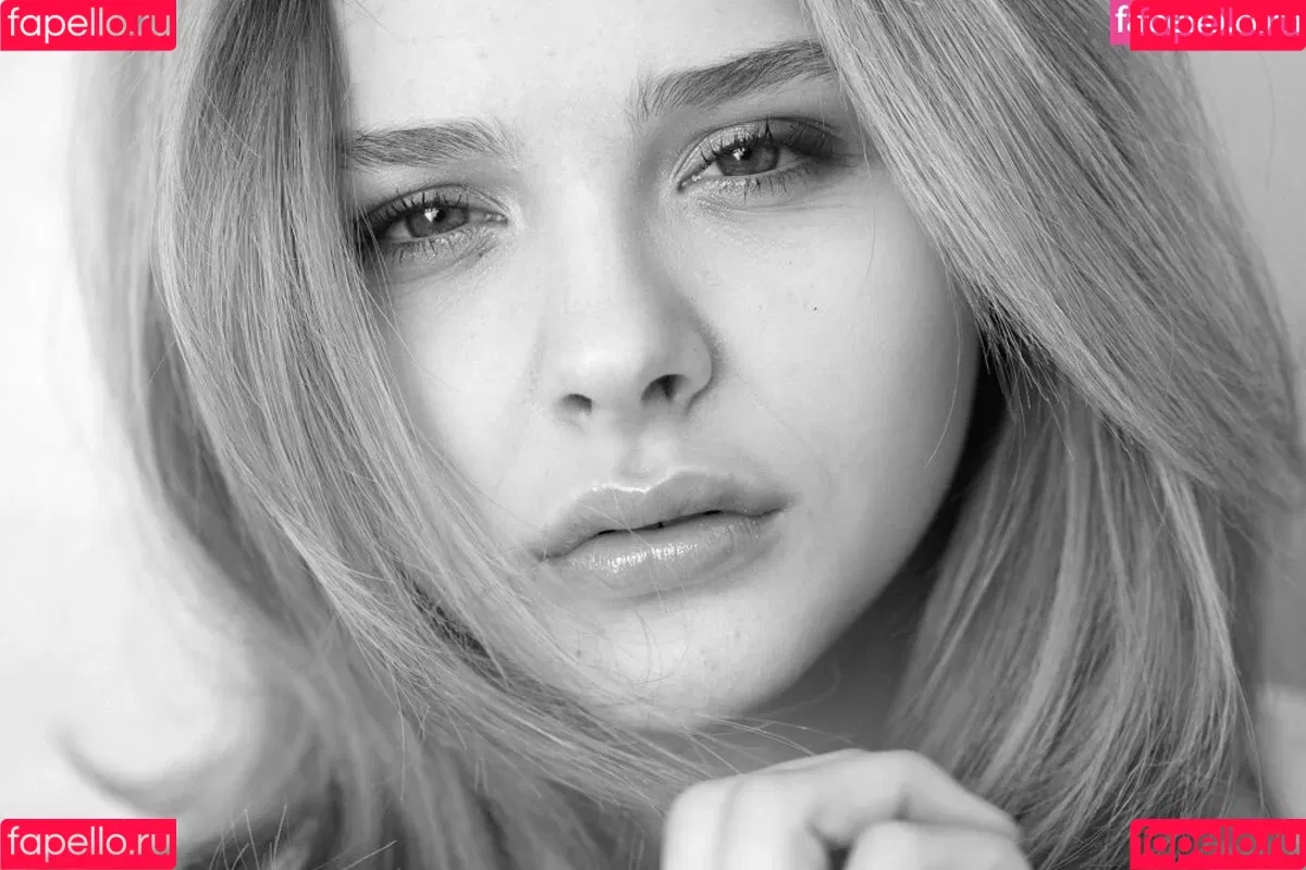 Chloë Grace Moretz / chloegmoretz / https: Onlyfans Photo Gallery 