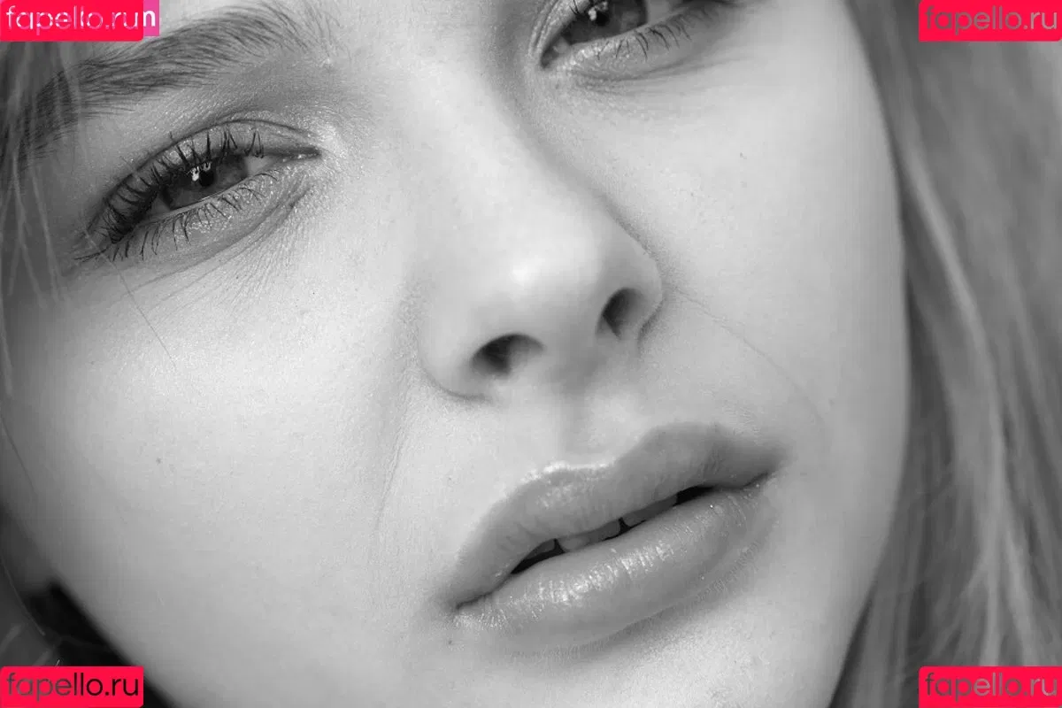 Chloë Grace Moretz / chloegmoretz / https: Onlyfans Photo Gallery 