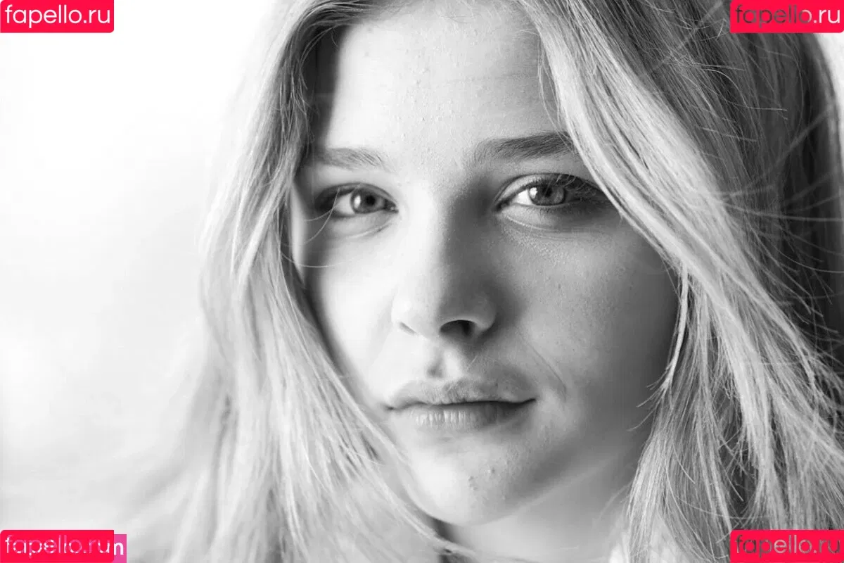 Chloë Grace Moretz / chloegmoretz / https: Onlyfans Photo Gallery 