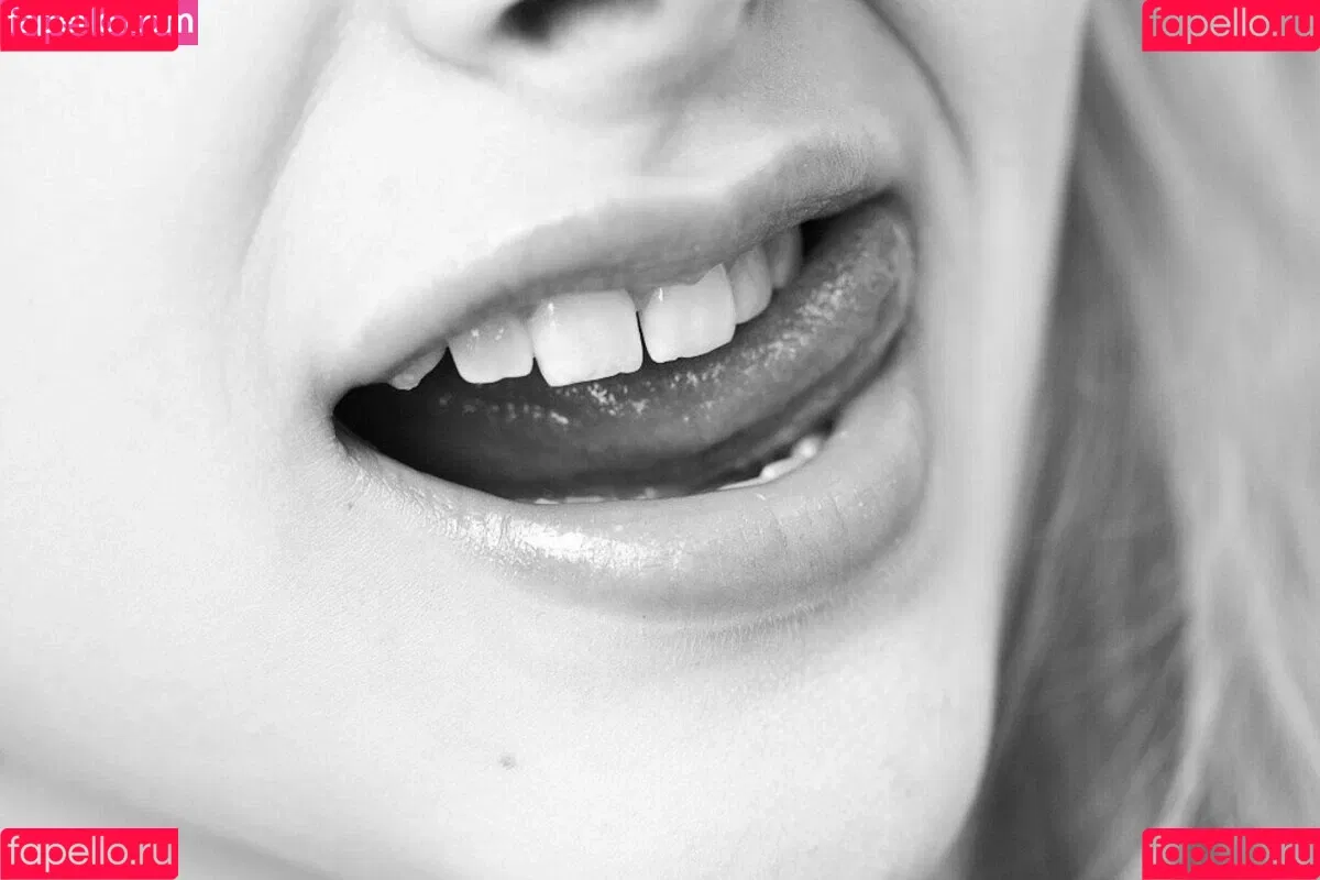 Chloë Grace Moretz / chloegmoretz / https: Onlyfans Photo Gallery 