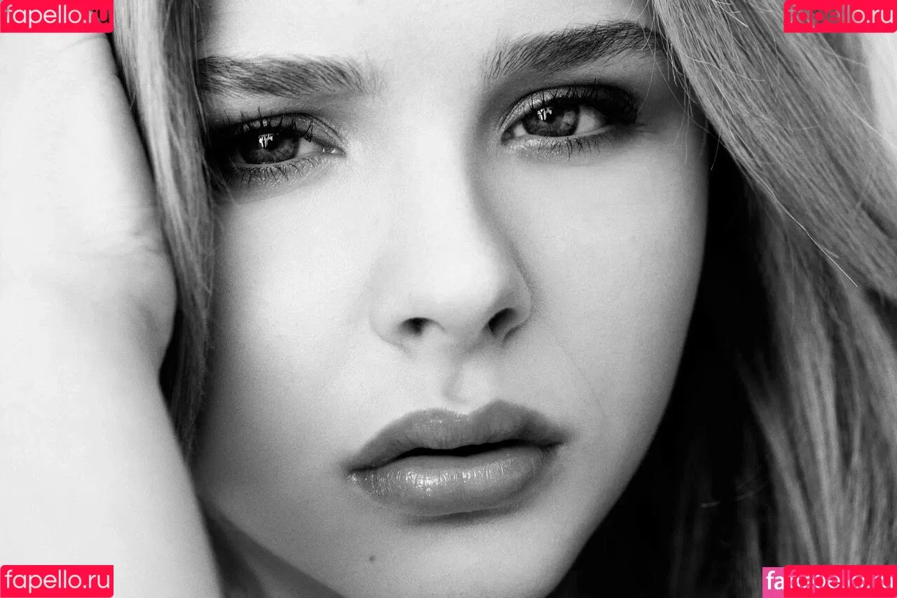 Chloë Grace Moretz / chloegmoretz / https: Onlyfans Photo Gallery 