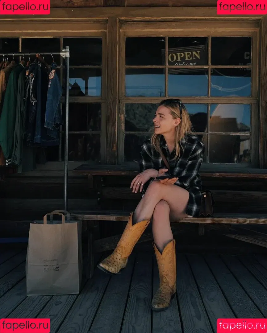 Chloë Grace Moretz / chloegmoretz / https: Onlyfans Photo Gallery 