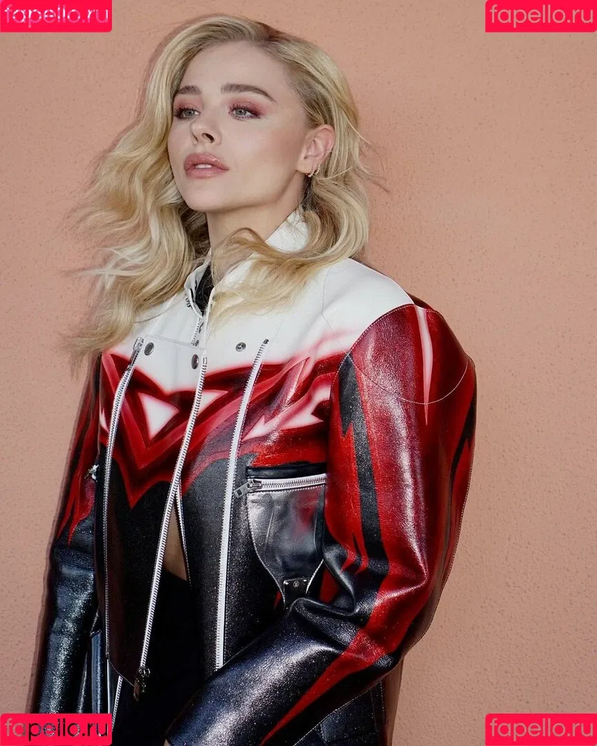Chloë Grace Moretz / chloegmoretz / https: Onlyfans Photo Gallery 