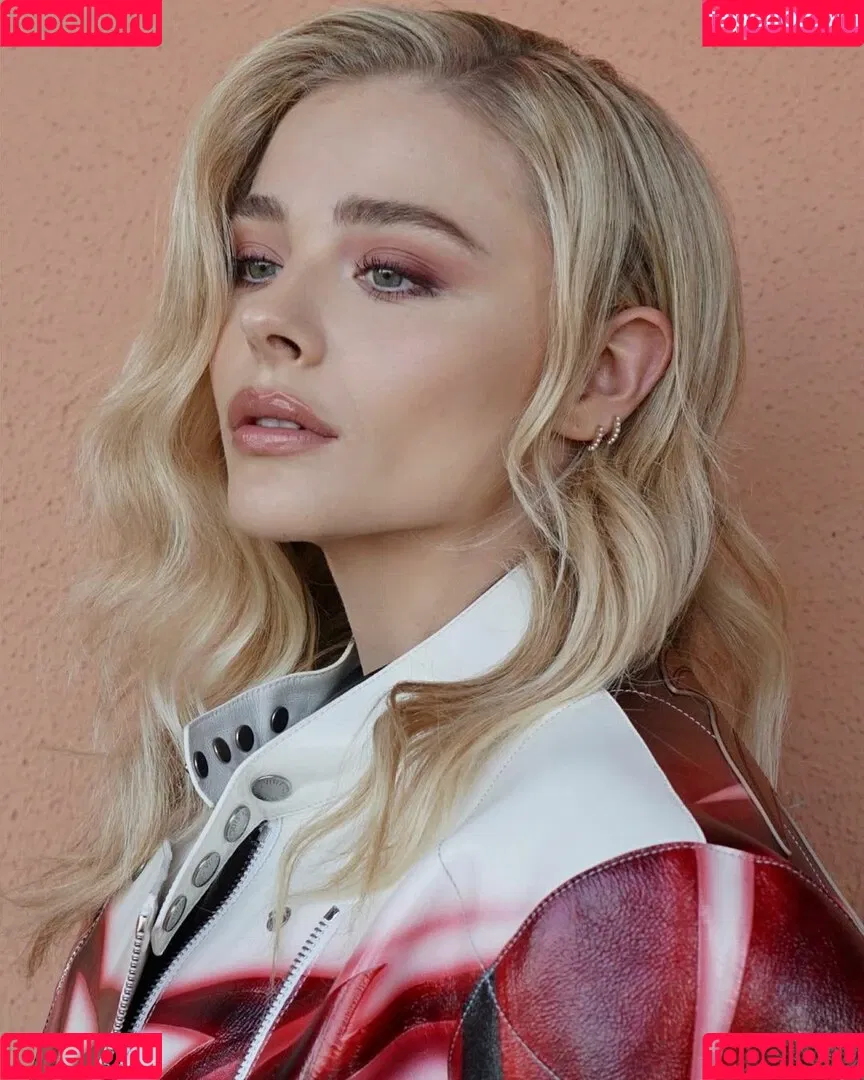 Chloë Grace Moretz / chloegmoretz / https: Onlyfans Photo Gallery 