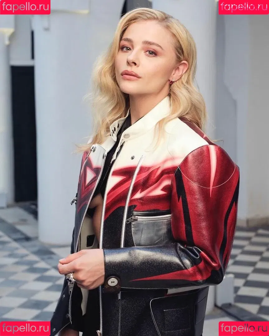 Chloë Grace Moretz / chloegmoretz / https: Onlyfans Photo Gallery 