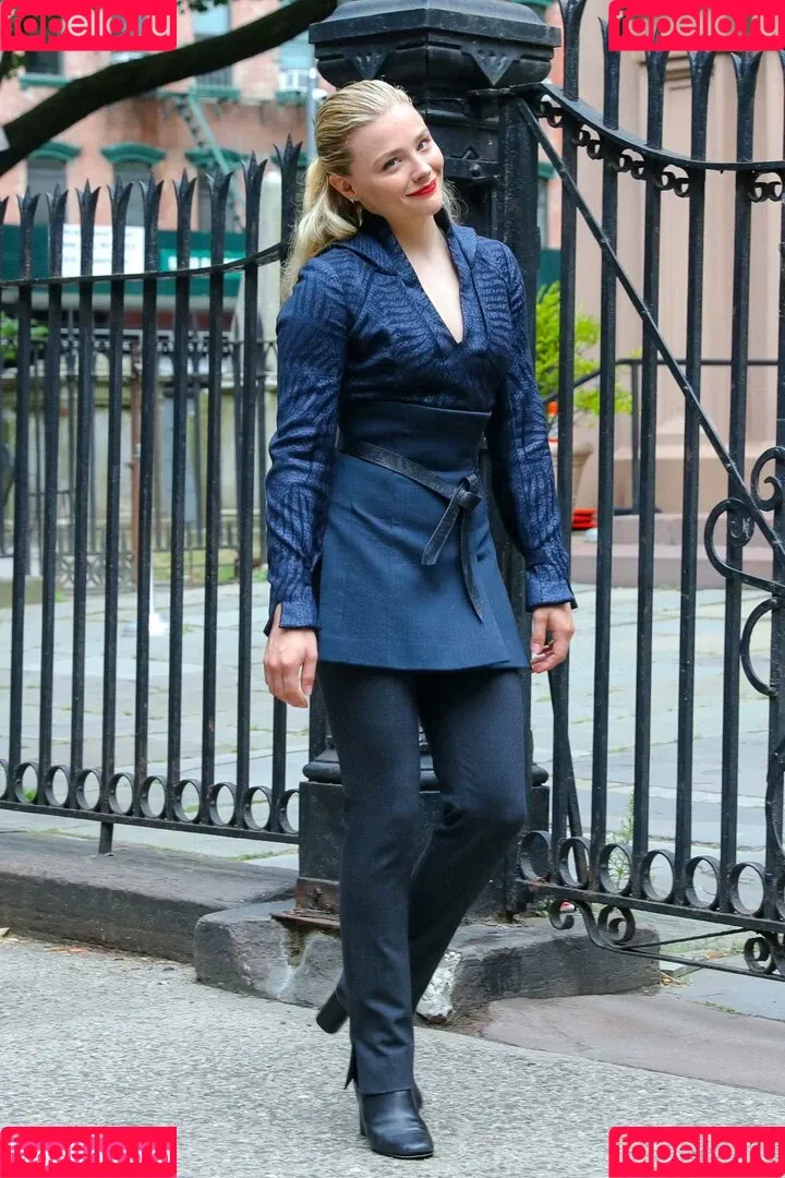 Chloë Grace Moretz / chloegmoretz / https: Onlyfans Photo Gallery 