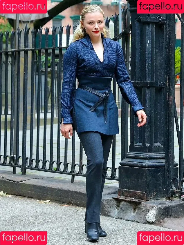 Chloë Grace Moretz / chloegmoretz / https: Onlyfans Photo Gallery 
