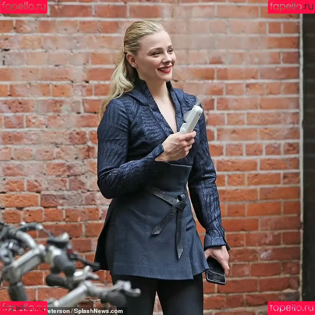 Chloë Grace Moretz / chloegmoretz / https: Onlyfans Photo Gallery 