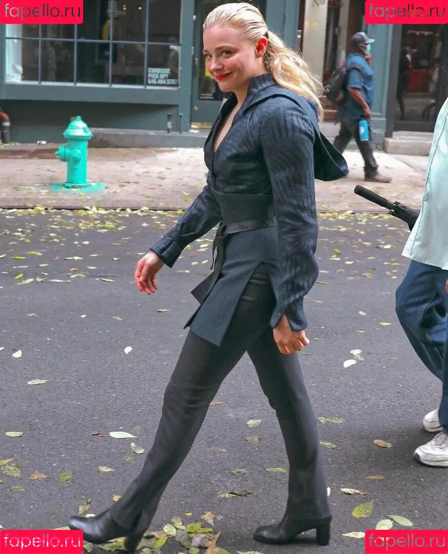 Chloë Grace Moretz / chloegmoretz / https: Onlyfans Photo Gallery 
