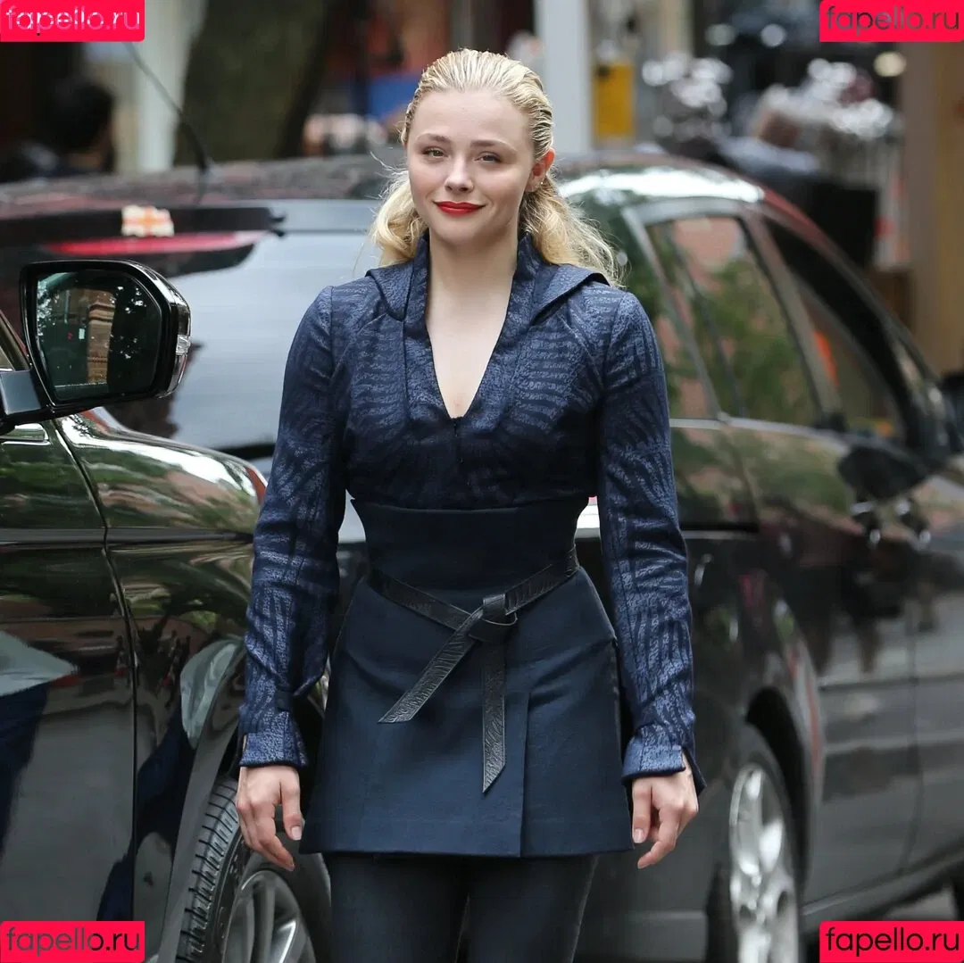 Chloë Grace Moretz / chloegmoretz / https: Onlyfans Photo Gallery 