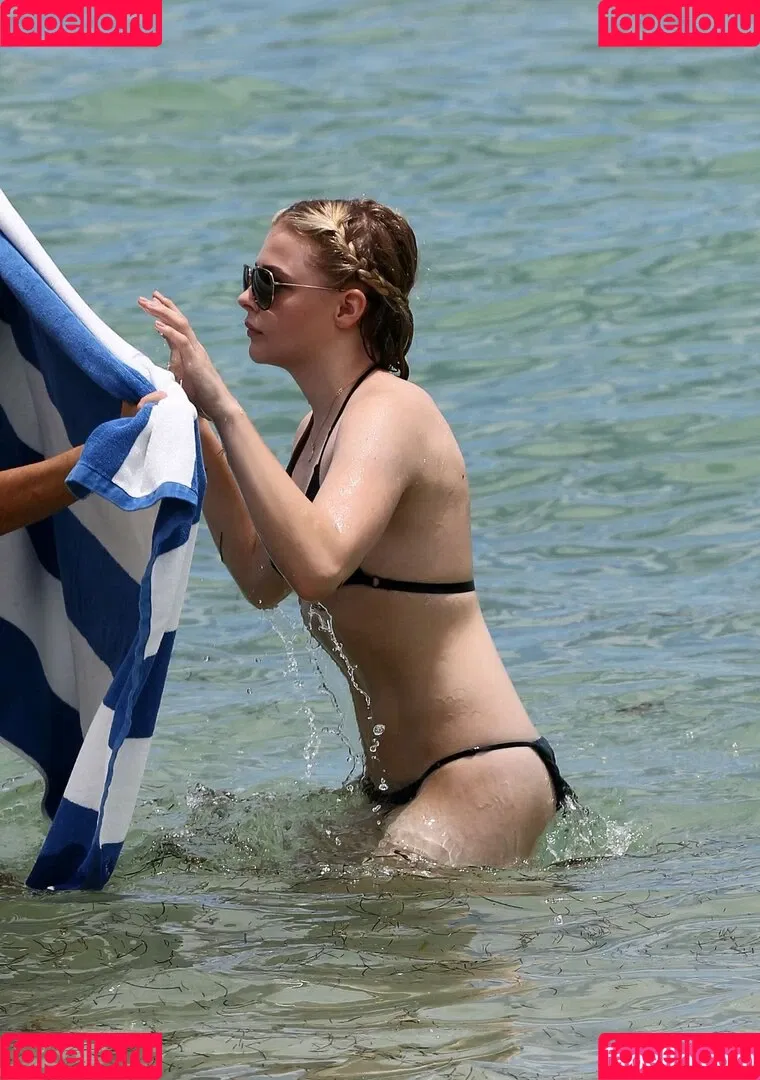 Chloë Grace Moretz / chloegmoretz / https: Onlyfans Photo Gallery 
