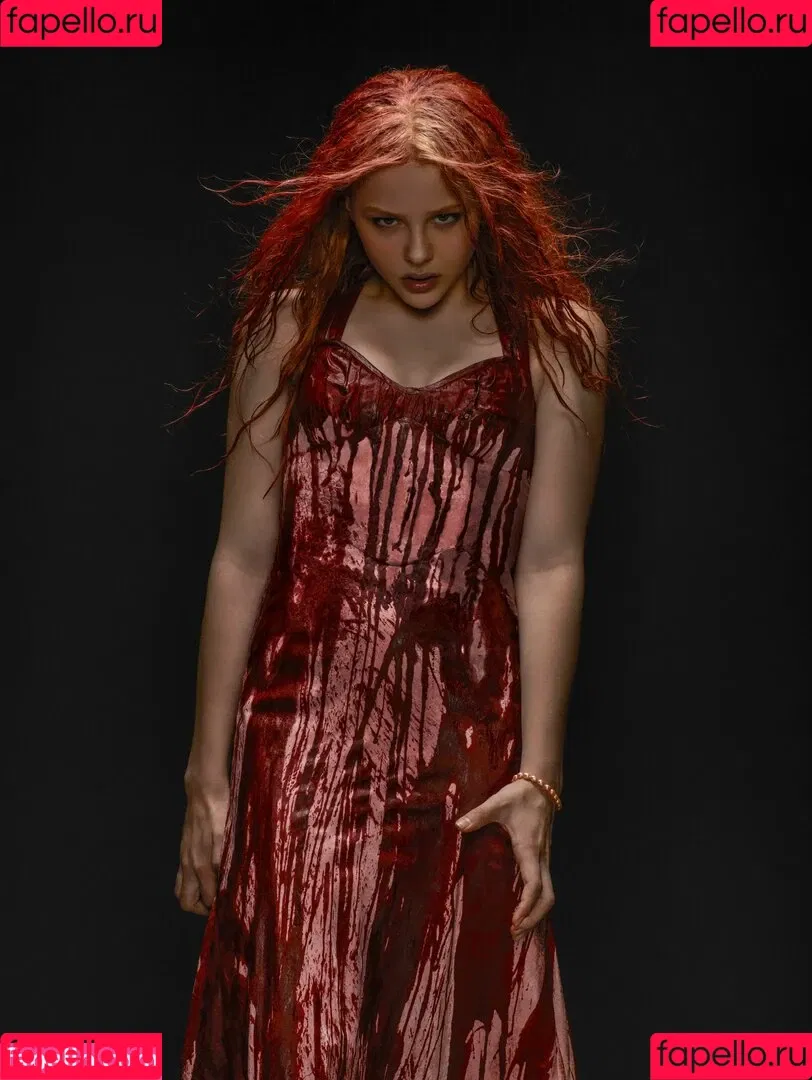 Chloë Grace Moretz / chloegmoretz / https: Onlyfans Photo Gallery 