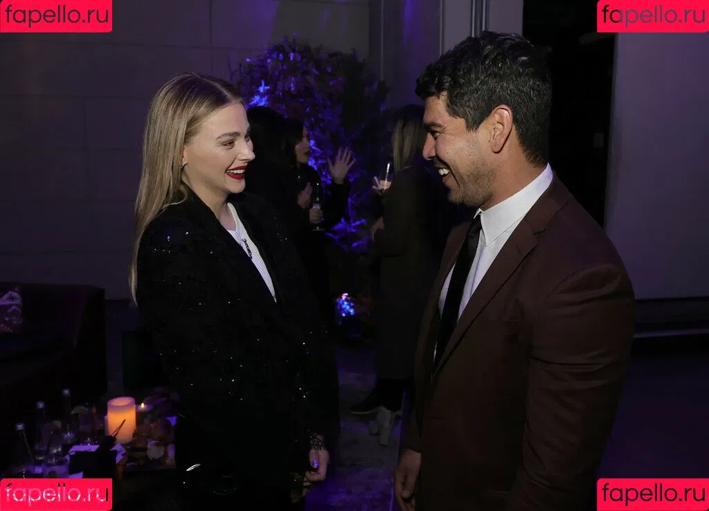 Chloë Grace Moretz / chloegmoretz / https: Onlyfans Photo Gallery 