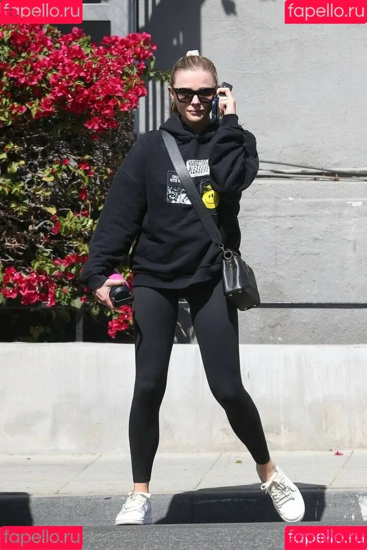 Chloë Grace Moretz / chloegmoretz / https: Onlyfans Photo Gallery 