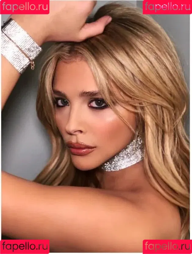 Chloë Grace Moretz / chloegmoretz / https: Onlyfans Photo Gallery 