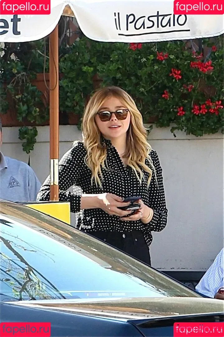 Chloë Grace Moretz / chloegmoretz / https: Onlyfans Photo Gallery 