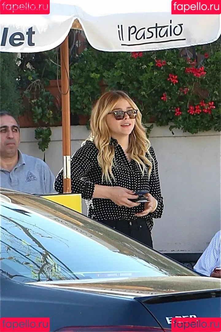 Chloë Grace Moretz / chloegmoretz / https: Onlyfans Photo Gallery 