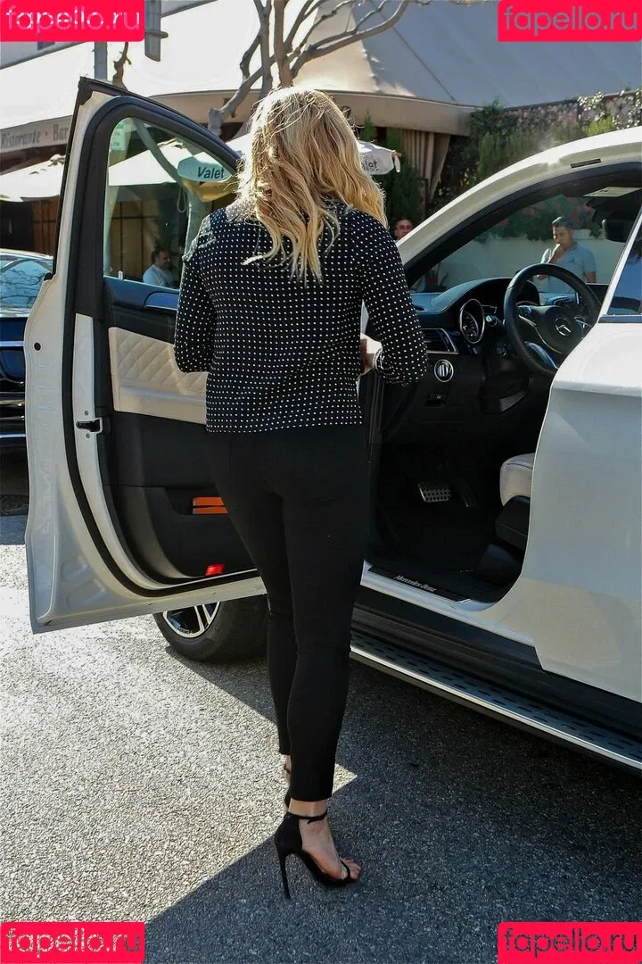 Chloë Grace Moretz / chloegmoretz / https: Onlyfans Photo Gallery 