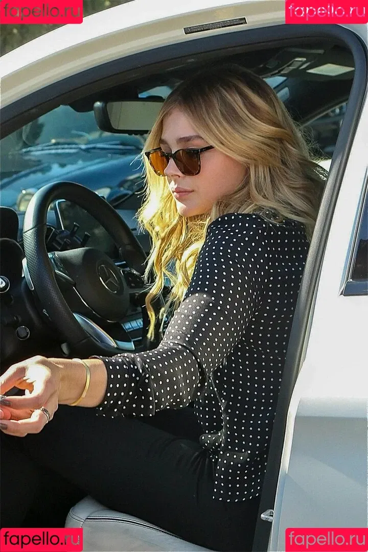 Chloë Grace Moretz / chloegmoretz / https: Onlyfans Photo Gallery 