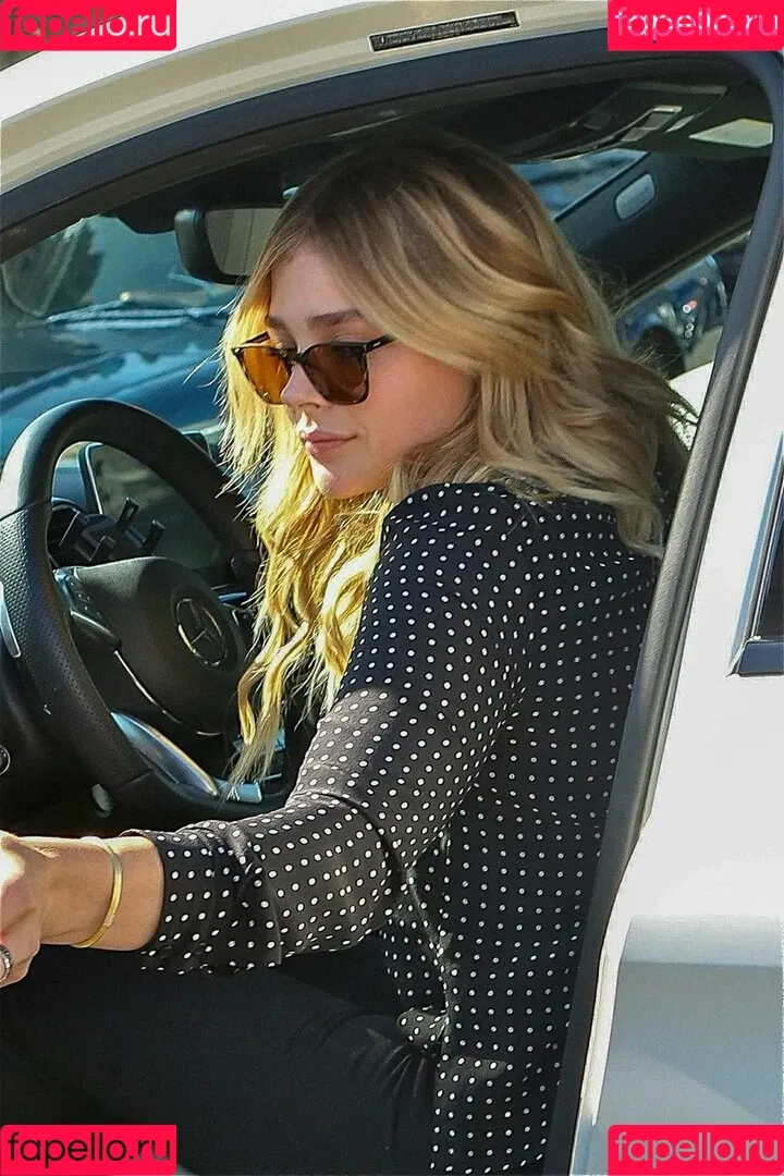 Chloë Grace Moretz / chloegmoretz / https: Onlyfans Photo Gallery 