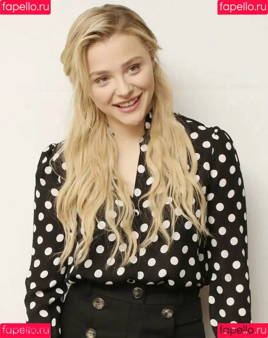 Chloë Grace Moretz / chloegmoretz / https: Onlyfans Photo Gallery 