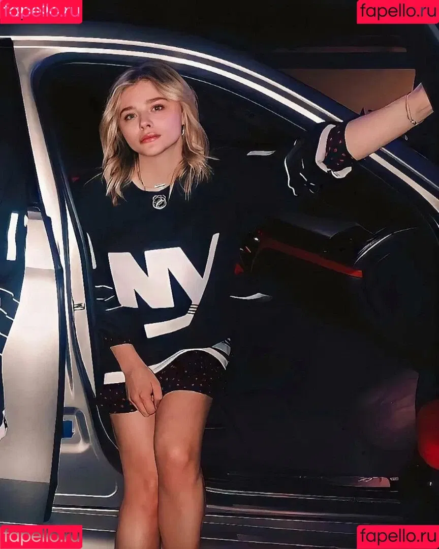 Chloë Grace Moretz / chloegmoretz / https: Onlyfans Photo Gallery 