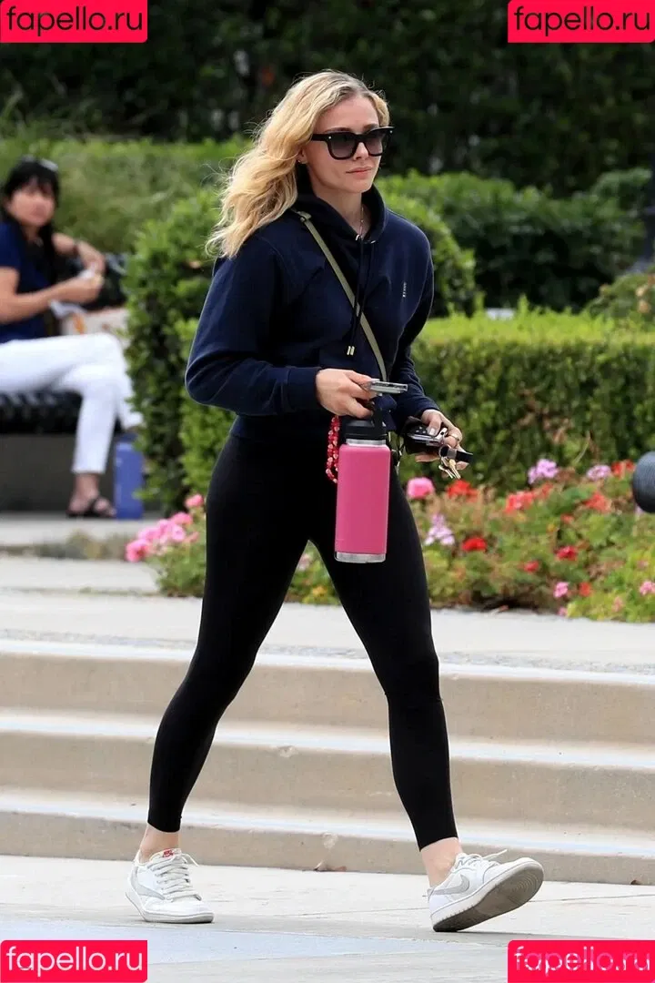 Chloë Grace Moretz / chloegmoretz / https: Onlyfans Photo Gallery 