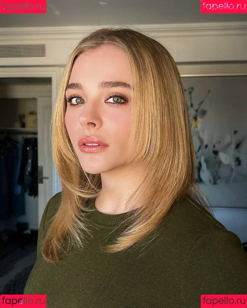 Chloë Grace Moretz / chloegmoretz / https: Onlyfans Photo Gallery 