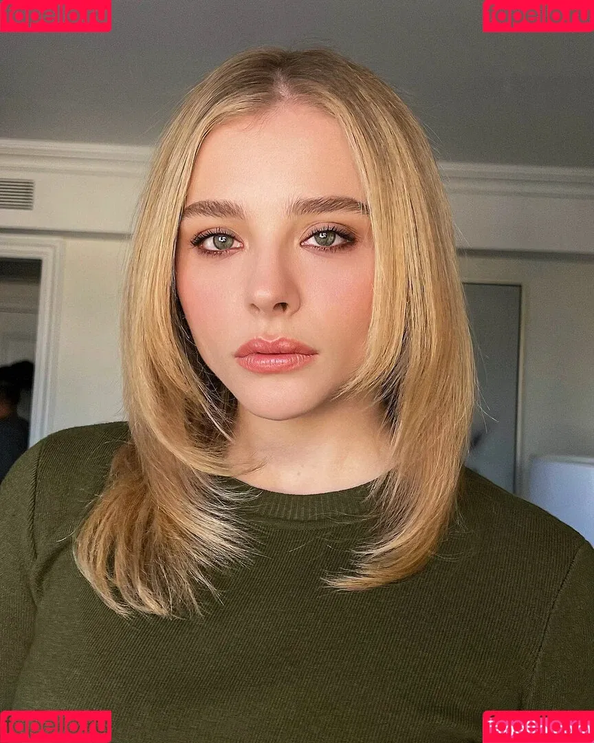 Chloë Grace Moretz / chloegmoretz / https: Onlyfans Photo Gallery 