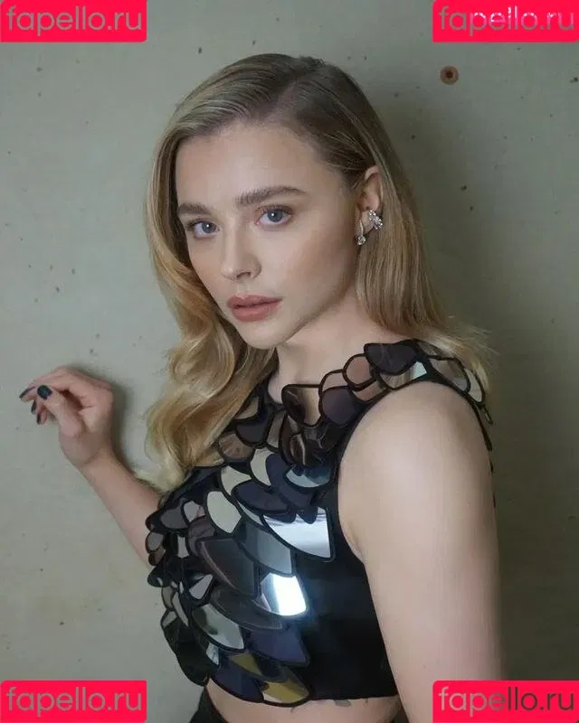 Chloë Grace Moretz / chloegmoretz / https: Onlyfans Photo Gallery 