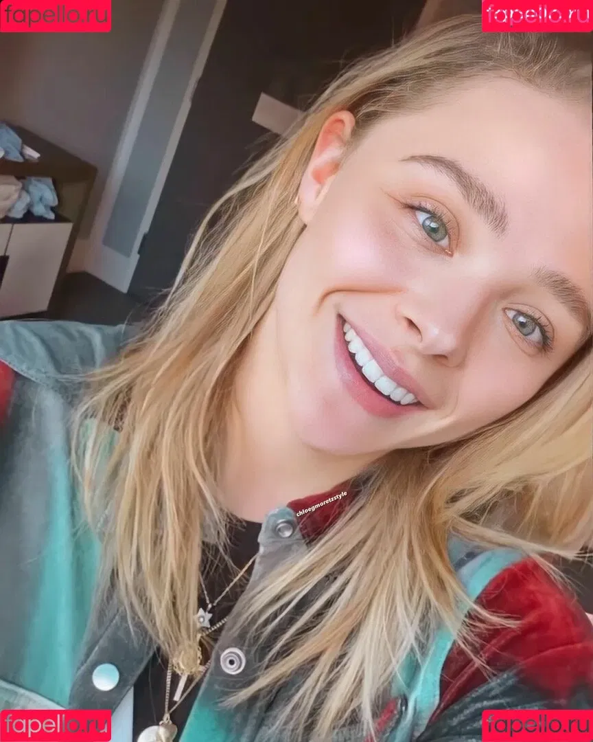 Chloë Grace Moretz / chloegmoretz / https: Onlyfans Photo Gallery 
