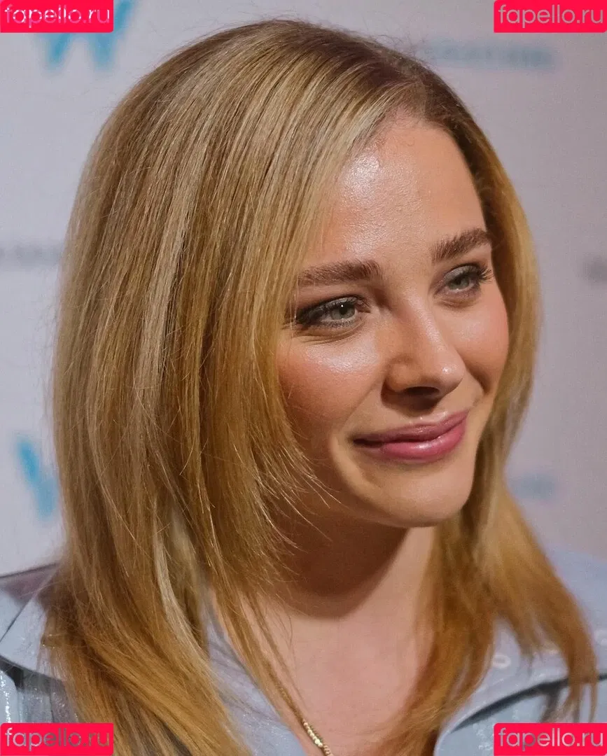 Chloë Grace Moretz / chloegmoretz / https: Onlyfans Photo Gallery 