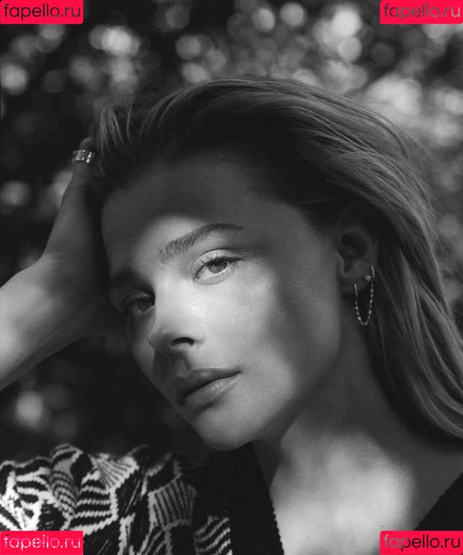 Chloë Grace Moretz / chloegmoretz / https: Onlyfans Photo Gallery 