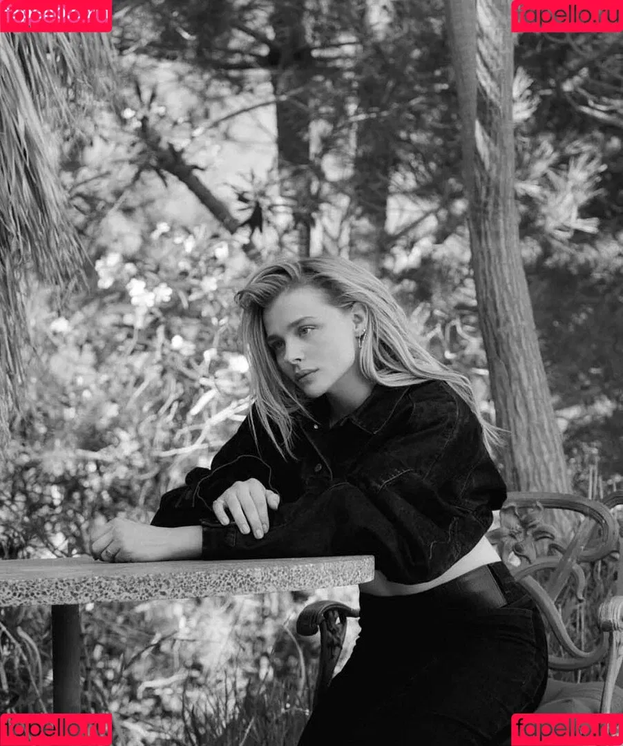 Chloë Grace Moretz / chloegmoretz / https: Onlyfans Photo Gallery 