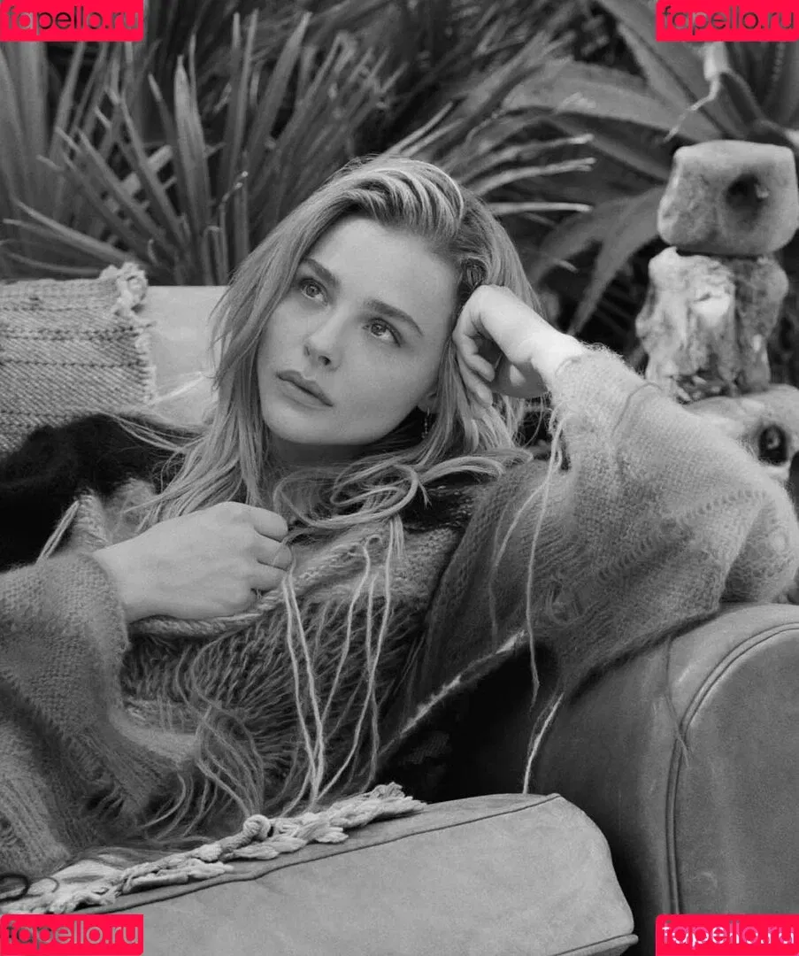 Chloë Grace Moretz / chloegmoretz / https: Onlyfans Photo Gallery 