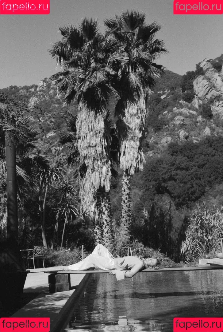 Chloë Grace Moretz / chloegmoretz / https: Onlyfans Photo Gallery 