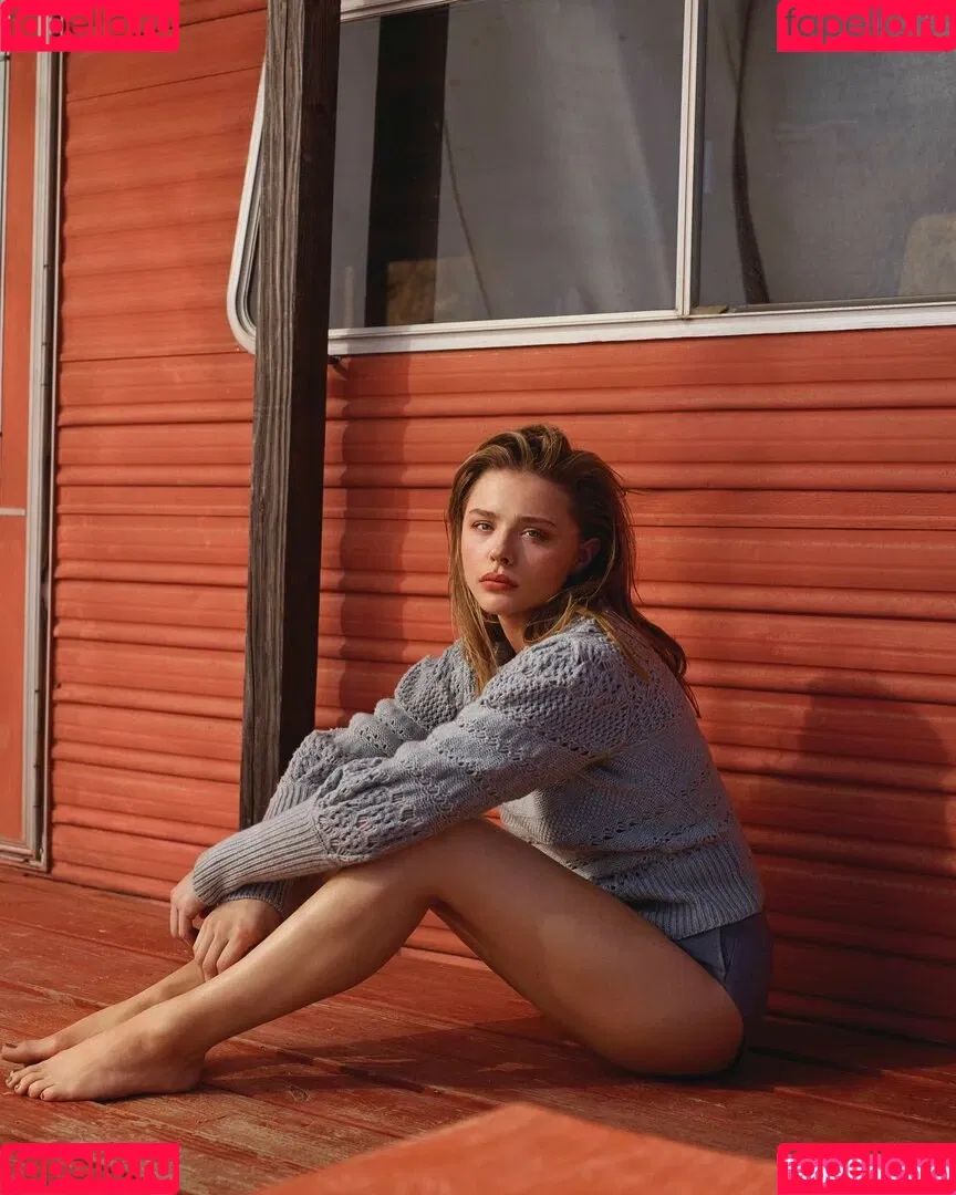 Chloë Grace Moretz / chloegmoretz / https: Onlyfans Photo Gallery 