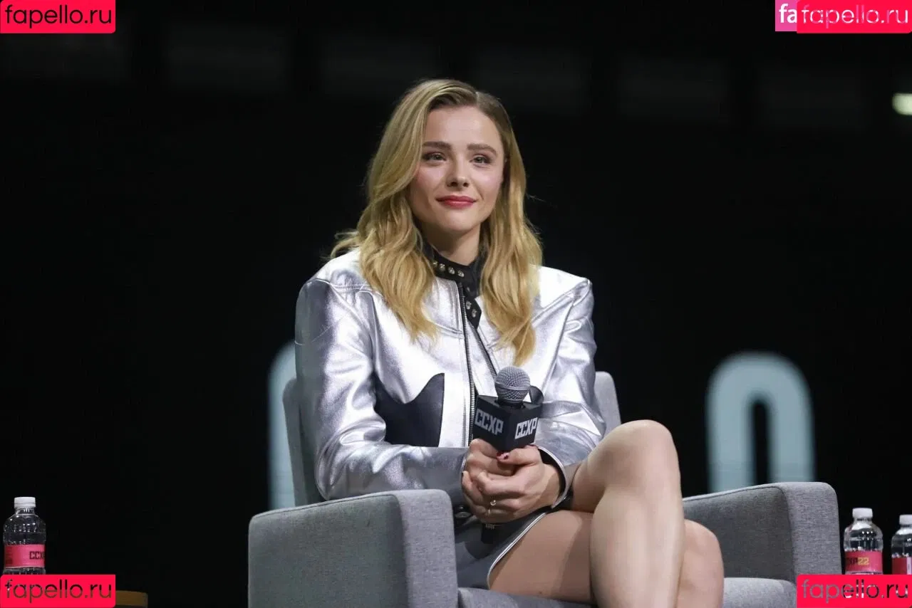 Chloë Grace Moretz / chloegmoretz / https: Onlyfans Photo Gallery 